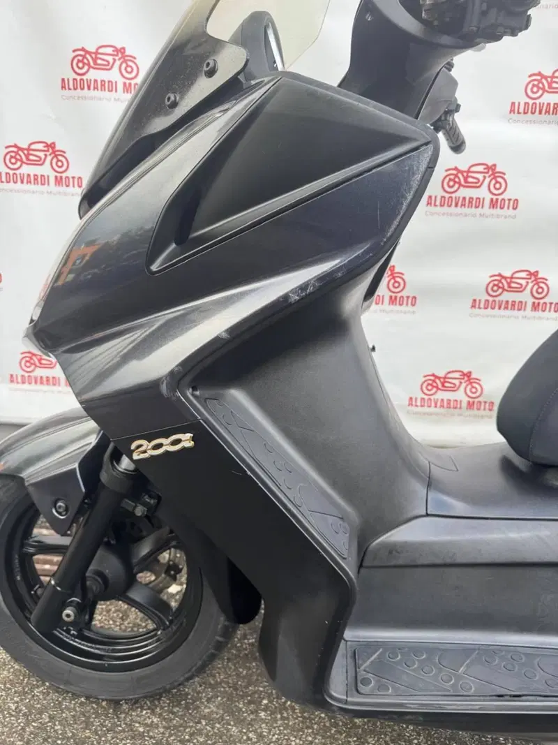 Kymco Downtown 300i (2009 - 17) (5)