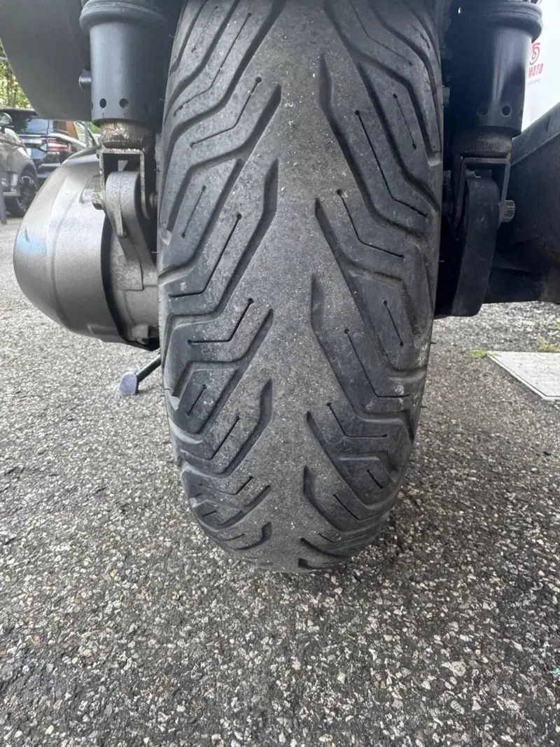 Kymco Downtown 300i (2009 - 17) (8)