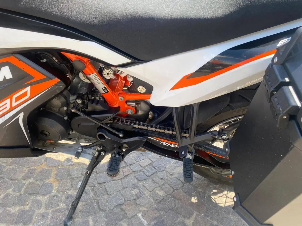 KTM 890 Adventure R (2022) (9)