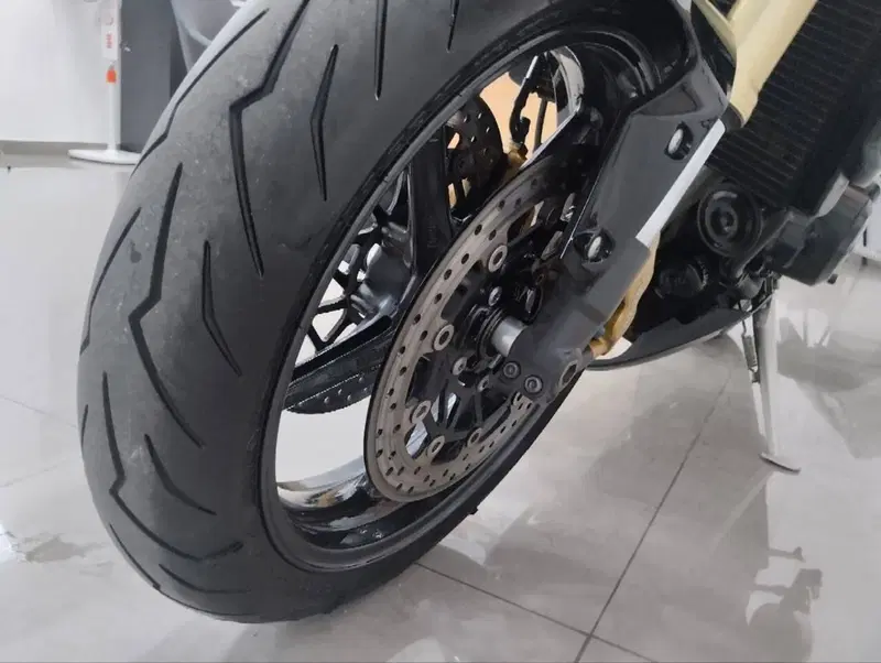 Triumph Street Triple R (2009 - 12) (10)