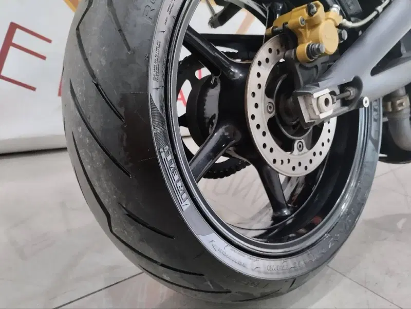 Triumph Street Triple R (2009 - 12) (11)
