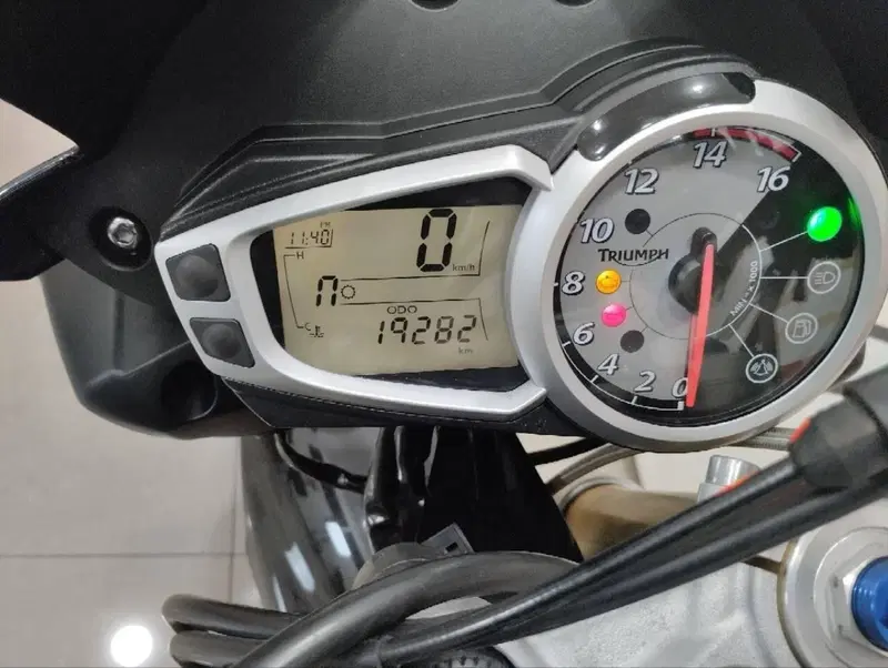 Triumph Street Triple R (2009 - 12) (12)