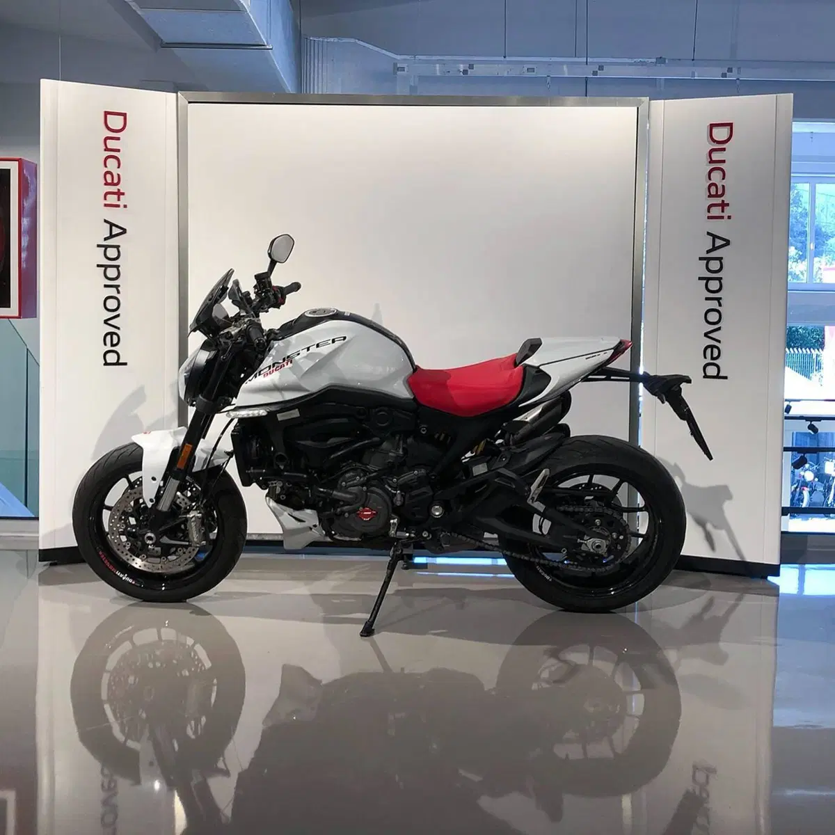 Ducati Monster 937 + (2021 - 25) (4)