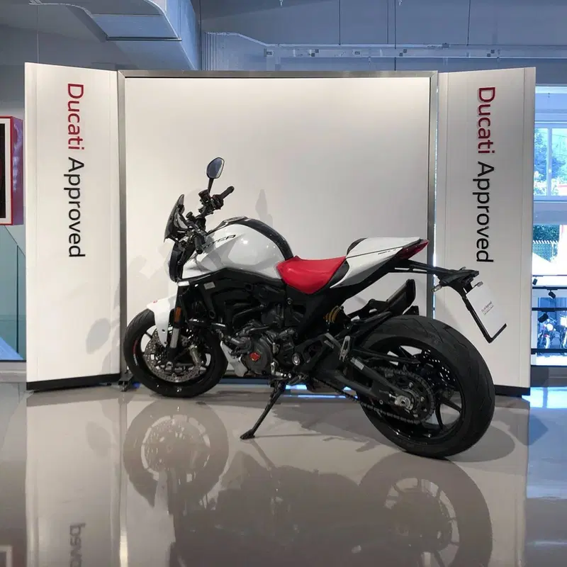 Ducati Monster 937 + (2021 - 25) (5)