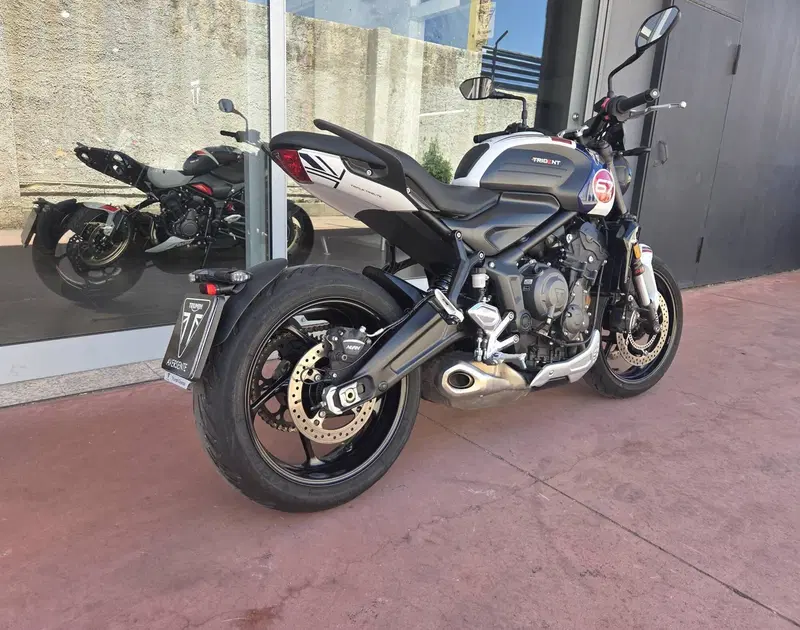 Triumph Trident 660 Triple Tribute Edition (2024) (4)