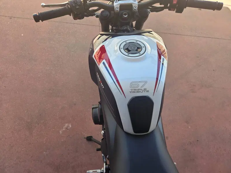 Triumph Trident 660 Triple Tribute Edition (2024) (13)