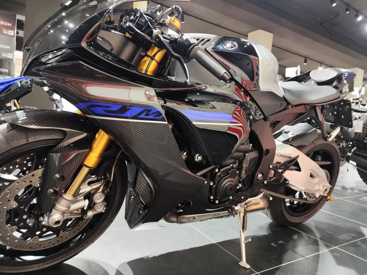 Yamaha YZF R1M (2020 - 25) (9)
