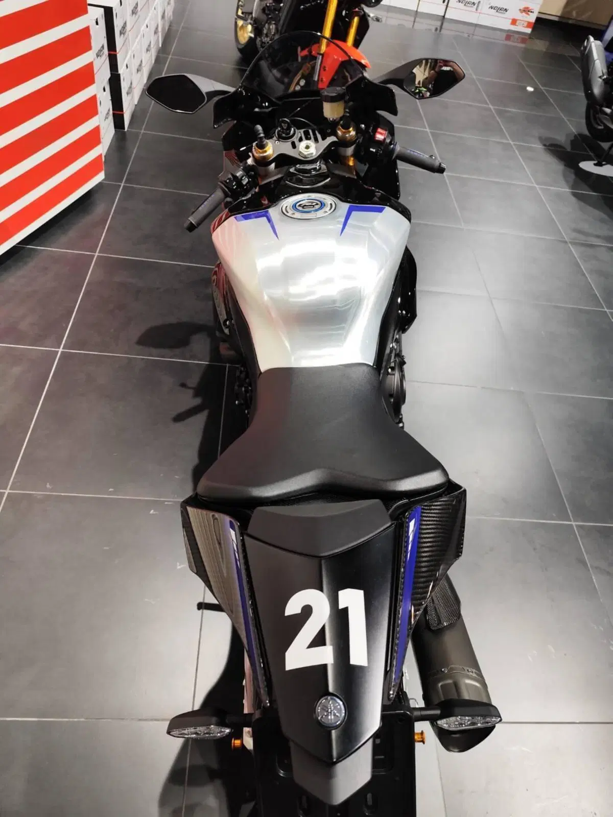 Yamaha YZF R1M (2020 - 25) (11)