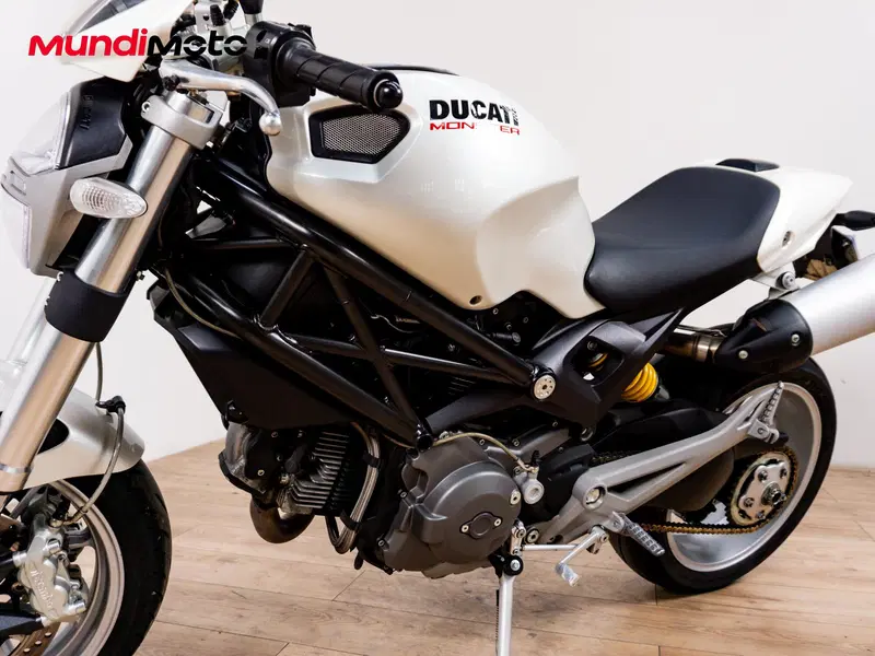 Ducati Monster 1100 S (2009-10) (8)