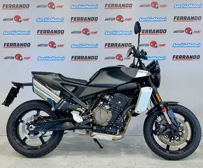 Husqvarna Svartpilen 801 (2024 - 26) usata