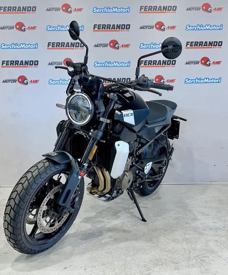 Husqvarna Svartpilen 801 (2024 - 26) (2)