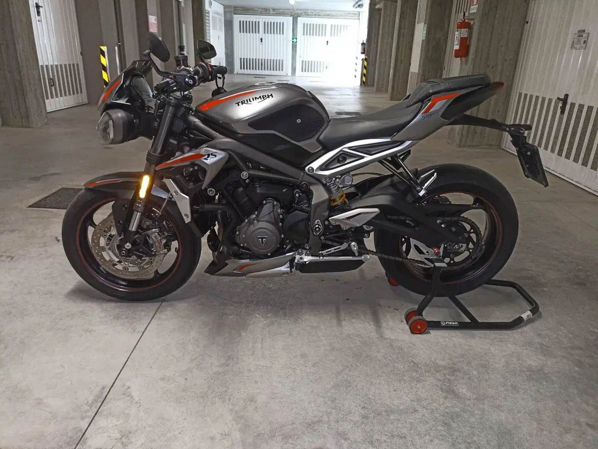 Triumph Street Triple RS (2020 - 22) (4)