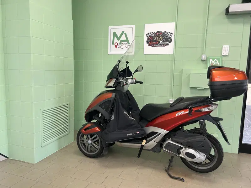 Piaggio Mp3 300 ie Yourban ERL (2011 - 17) (2)