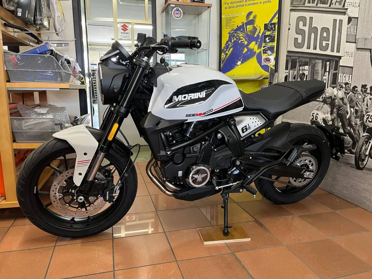Moto Morini SEIEMMEZZO STR (2022 - 26) (2)