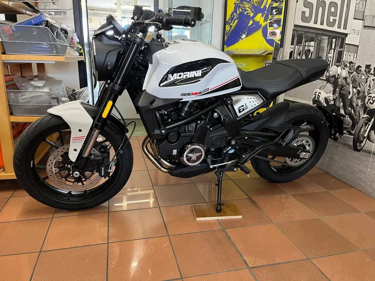 Moto Morini SEIEMMEZZO STR (2022 - 26) (3)