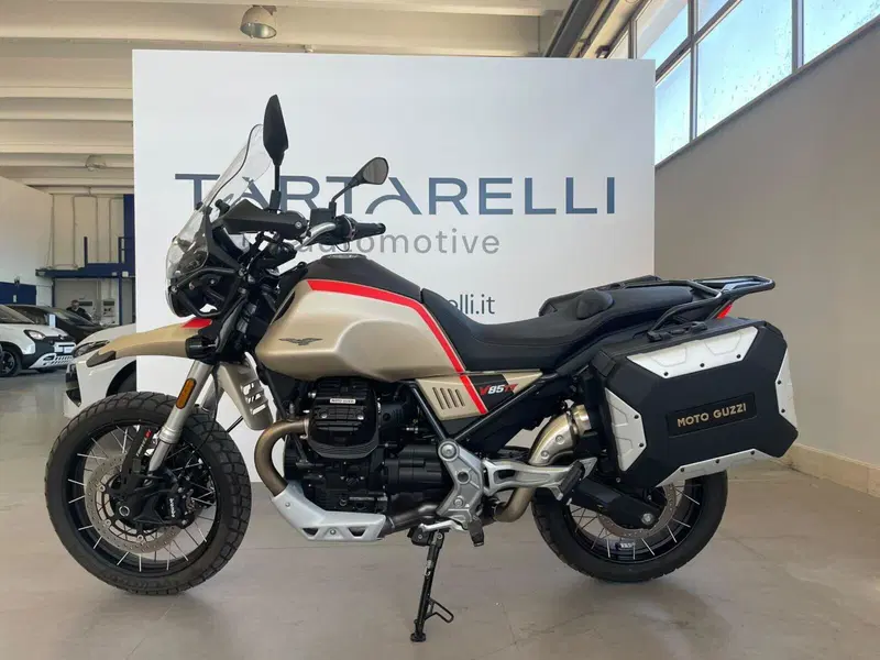 Moto Guzzi V85 TT Travel (2021 - 23) (2)