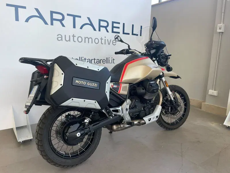 Moto Guzzi V85 TT Travel (2021 - 23) (3)