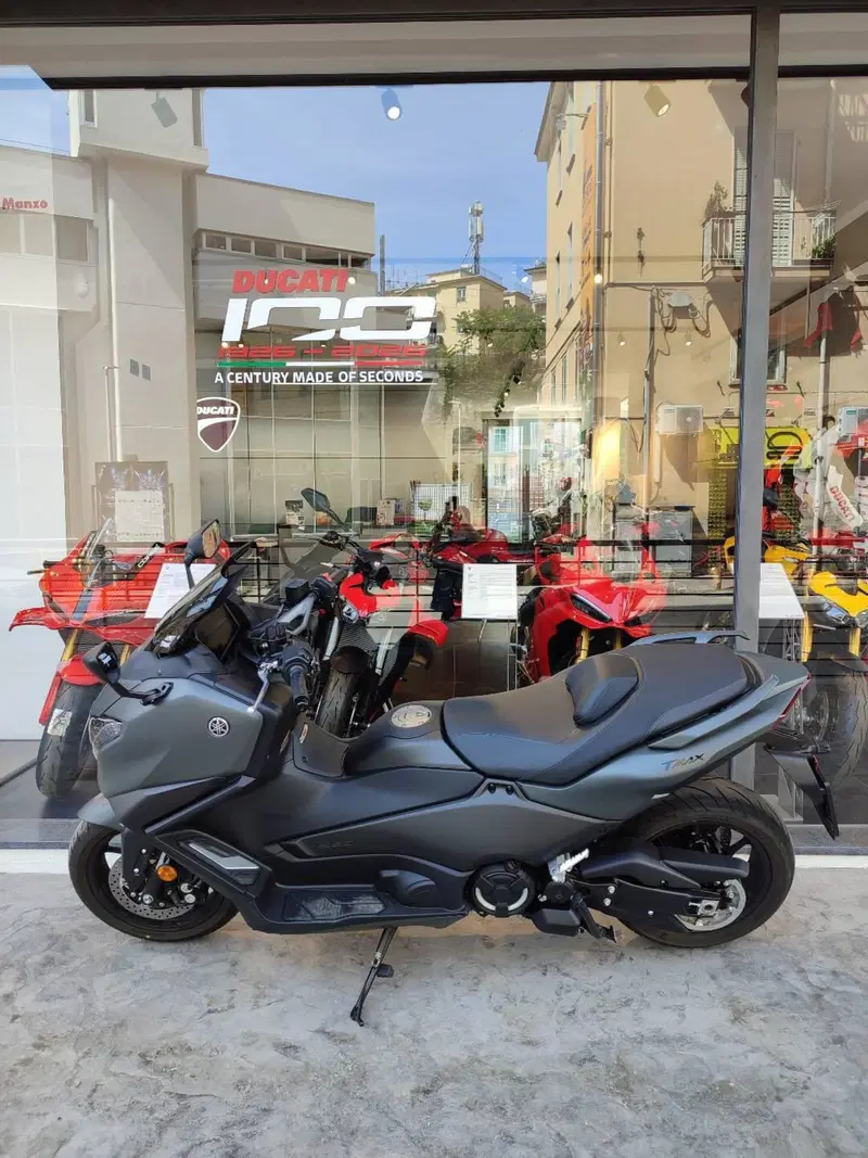 Yamaha T-Max 560 (2025 - 26) (4)