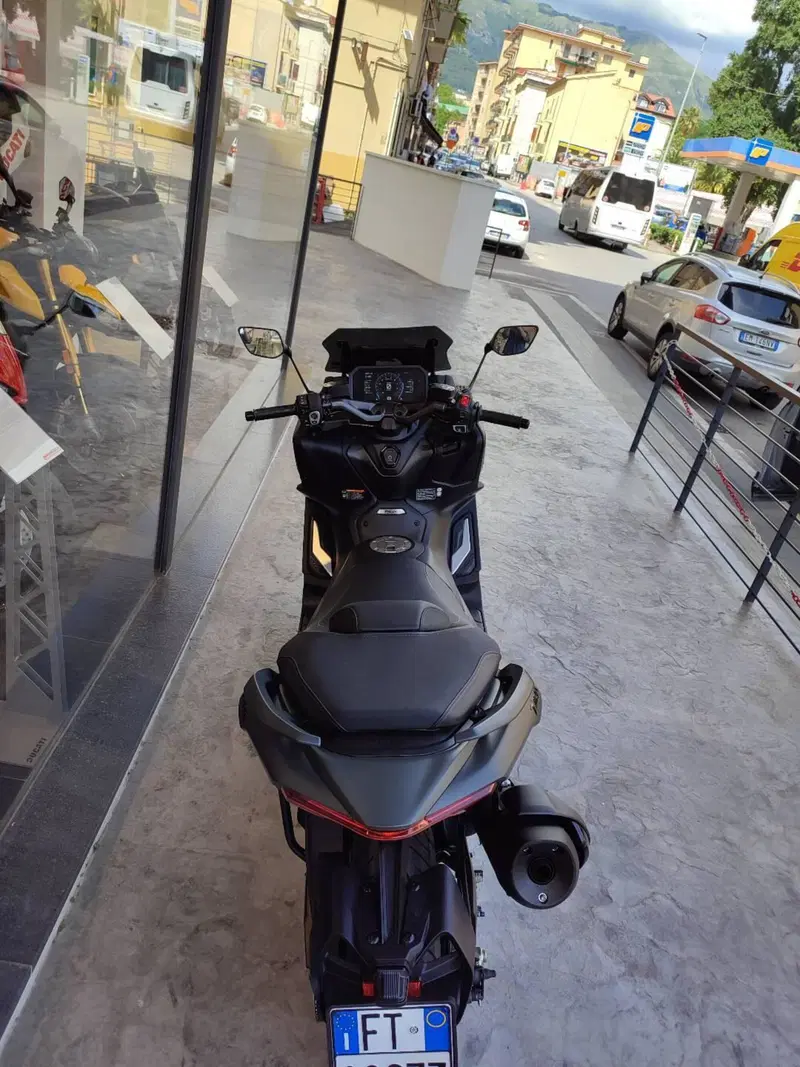 Yamaha T-Max 560 (2025 - 26) (5)