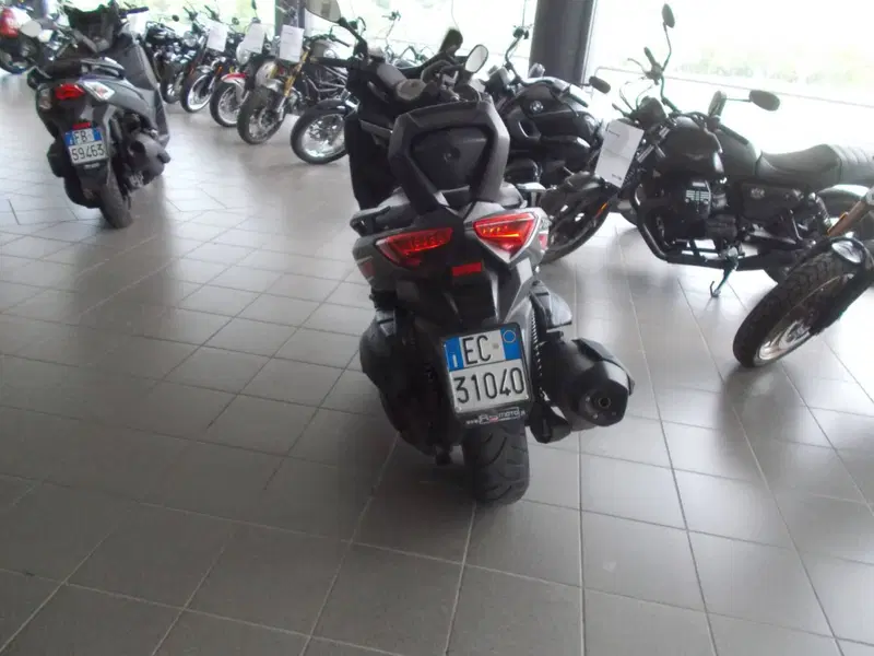 Yamaha X-Max 400 (2013 - 16) (3)
