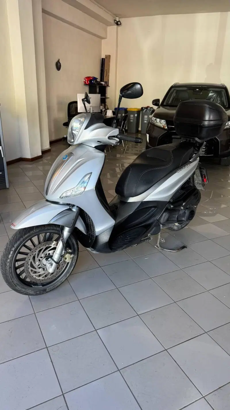 Piaggio Beverly 300 S i.e. ABS-ASR (2016 - 20) (2)