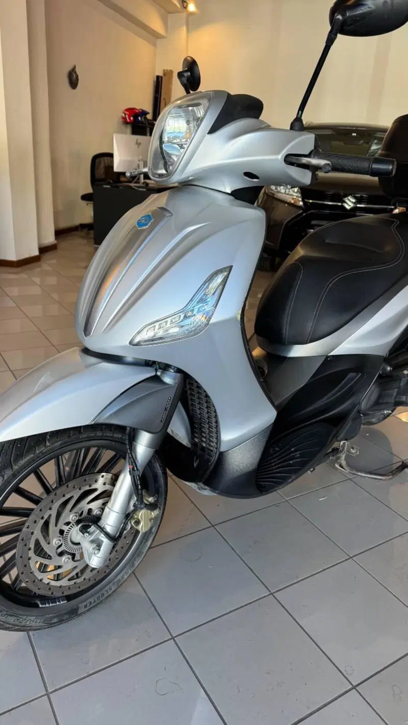 Piaggio Beverly 300 S i.e. ABS-ASR (2016 - 20) (9)