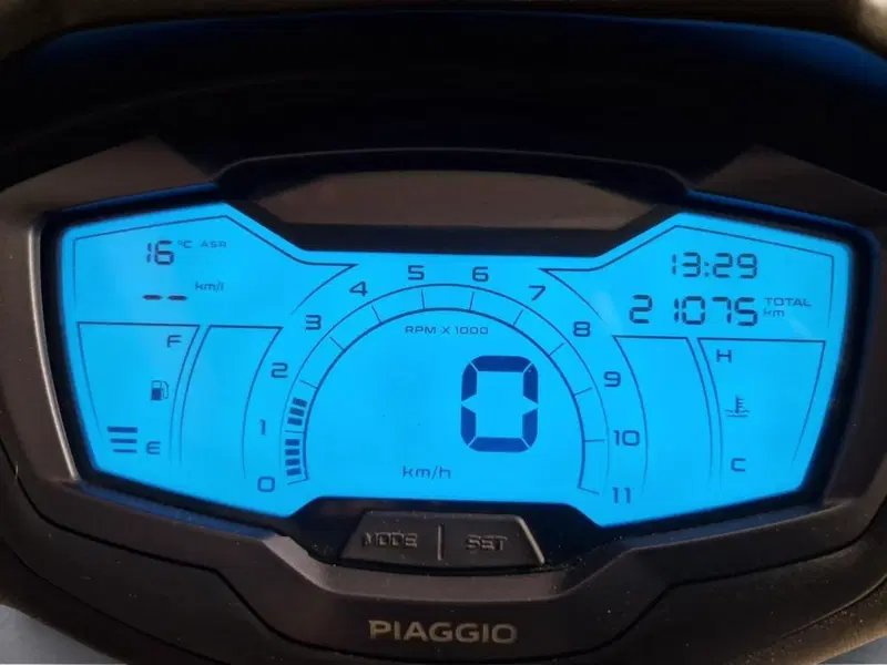Piaggio Beverly 300 ABS-ASR (2021 - 25) (5)