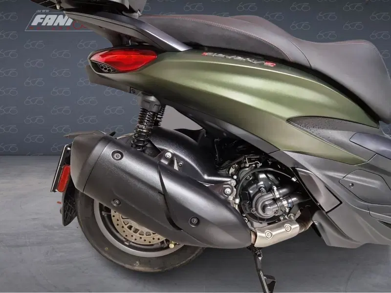 Piaggio Beverly 300 ABS-ASR (2021 - 25) (4)