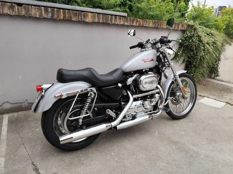 Harley-Davidson 1200 Custom (2001 - 03) - XL 1200C (2)