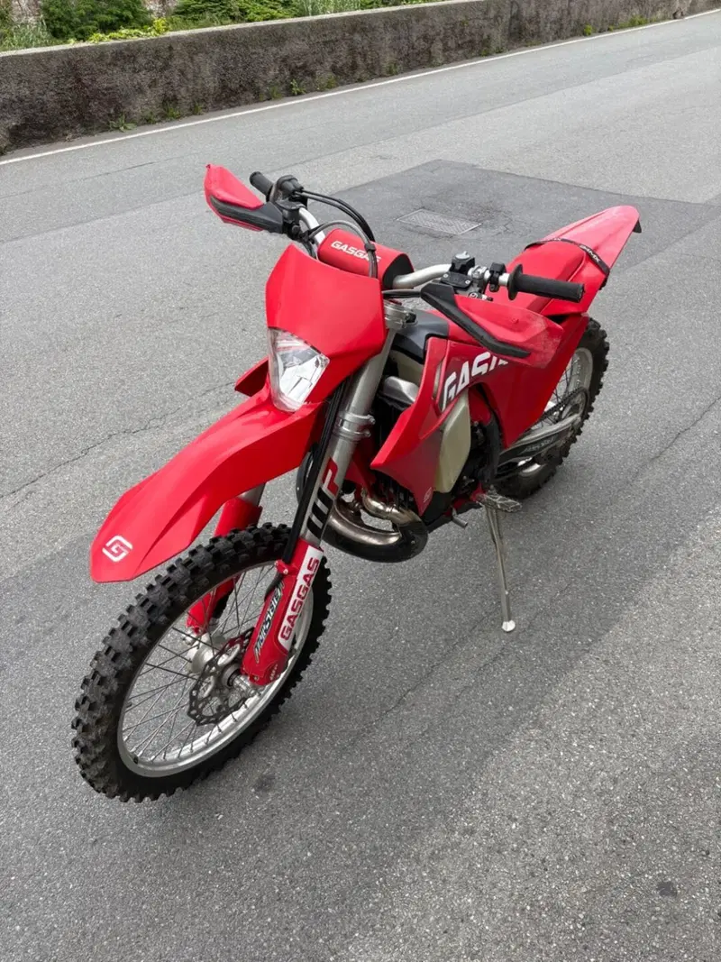 GASGAS EC 300 (2024) (2)