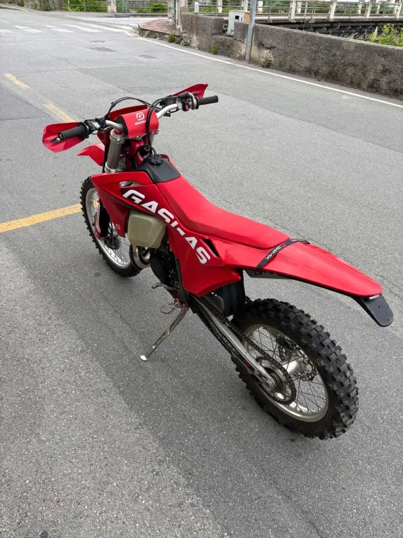 GASGAS EC 300 (2024) (3)