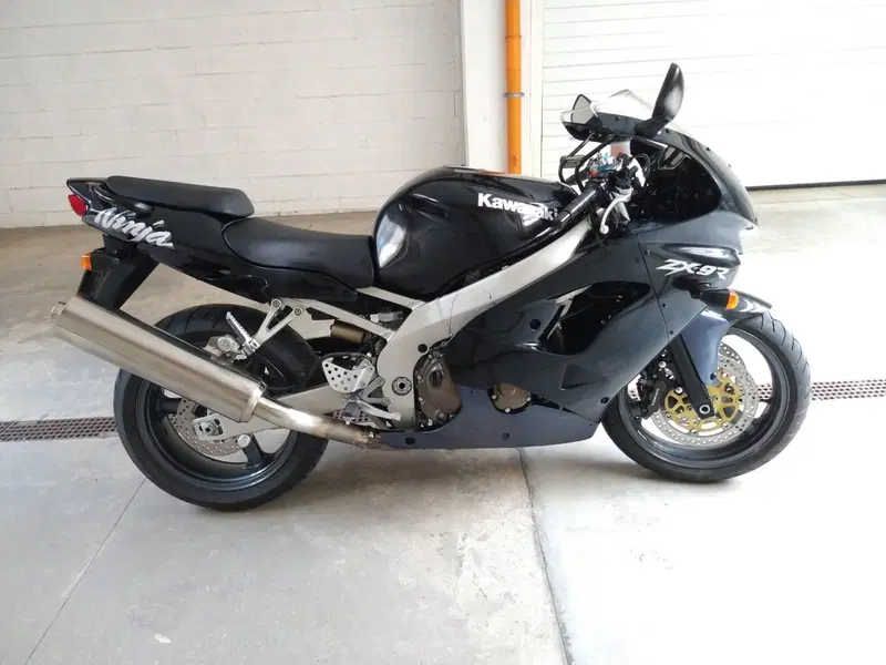 Kawasaki Ninja 900 ZX-9R (1998 - 01) (2)