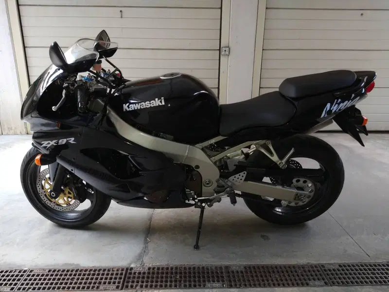 Kawasaki Ninja 900 ZX-9R (1998 - 01) (3)
