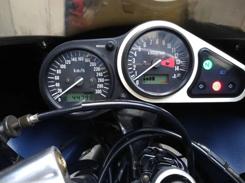 Kawasaki Ninja 900 ZX-9R (1998 - 01) (6)
