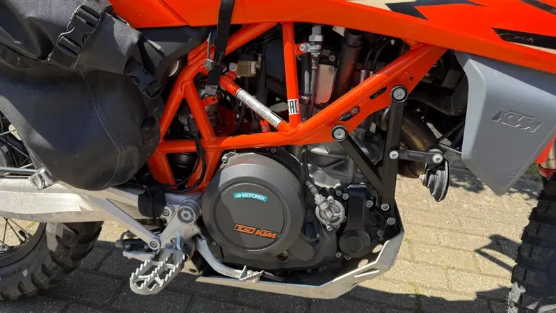 KTM 690 Enduro R (2022 - 25) (8)