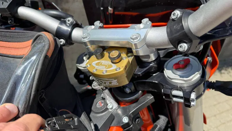 KTM 690 Enduro R (2022 - 25) (7)
