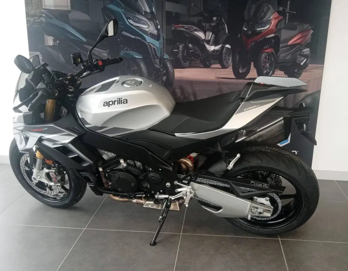 Aprilia Tuono V4 (2025 - 26) (3)