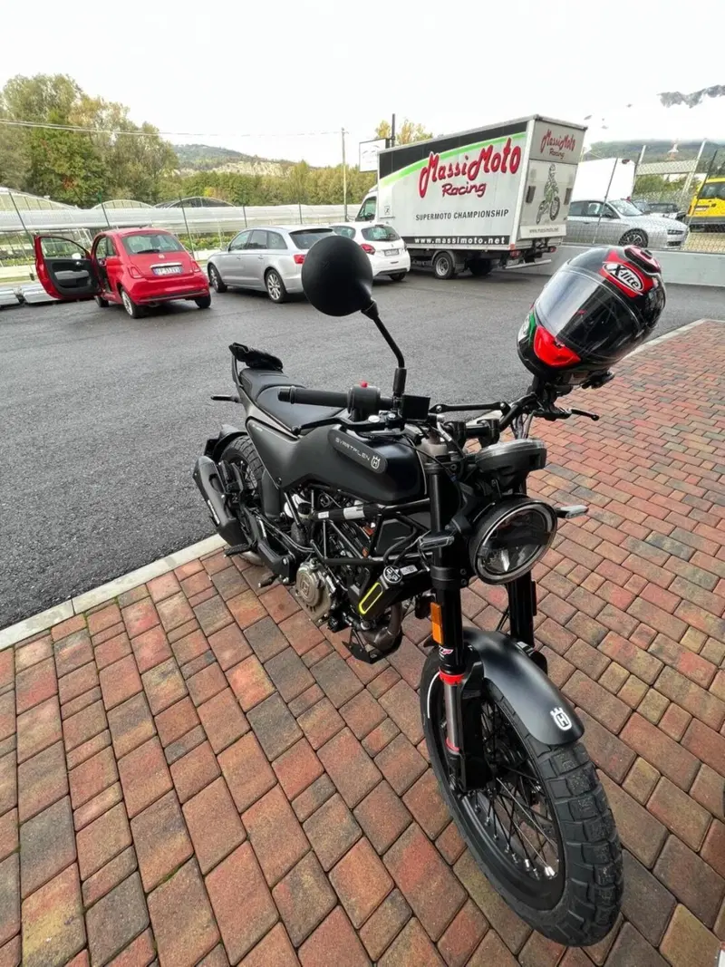 Husqvarna Svartpilen 125 (2021 - 23) (2)