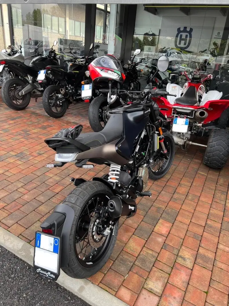 Husqvarna Svartpilen 125 (2021 - 23) (3)
