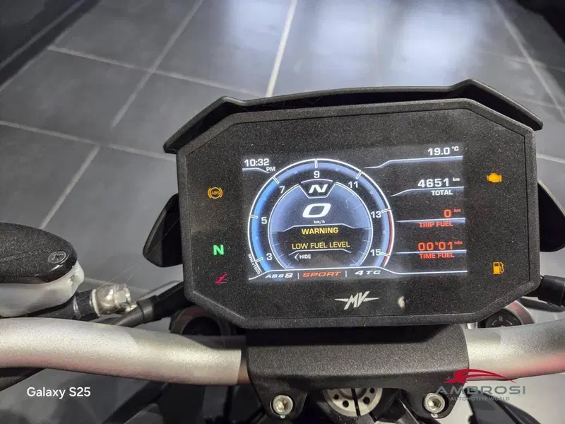 MV Agusta Brutale 800 Rosso (2021 - 23) (2)