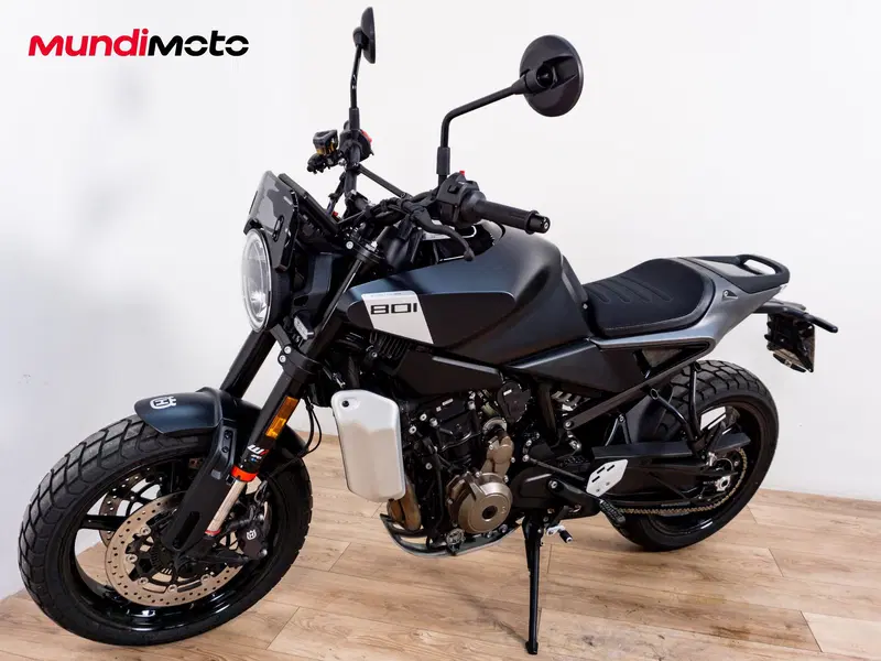 Husqvarna Svartpilen 801 (2024 - 26) (7)