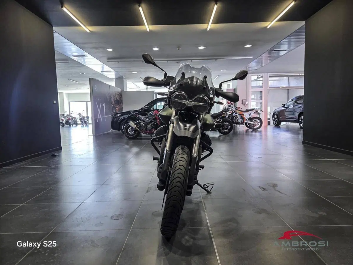 Moto Guzzi V85 TT (2021 - 23) (2)