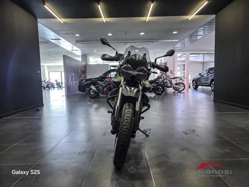 Moto Guzzi V85 TT (2021 - 23) (2)