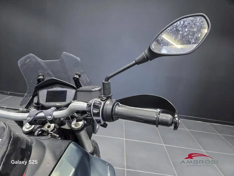 Moto Guzzi V85 TT (2021 - 23) (3)