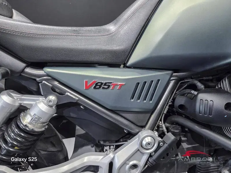 Moto Guzzi V85 TT (2021 - 23) (4)