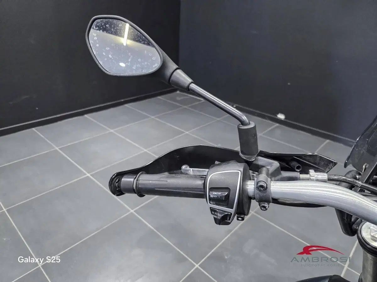 Moto Guzzi V85 TT (2021 - 23) (5)