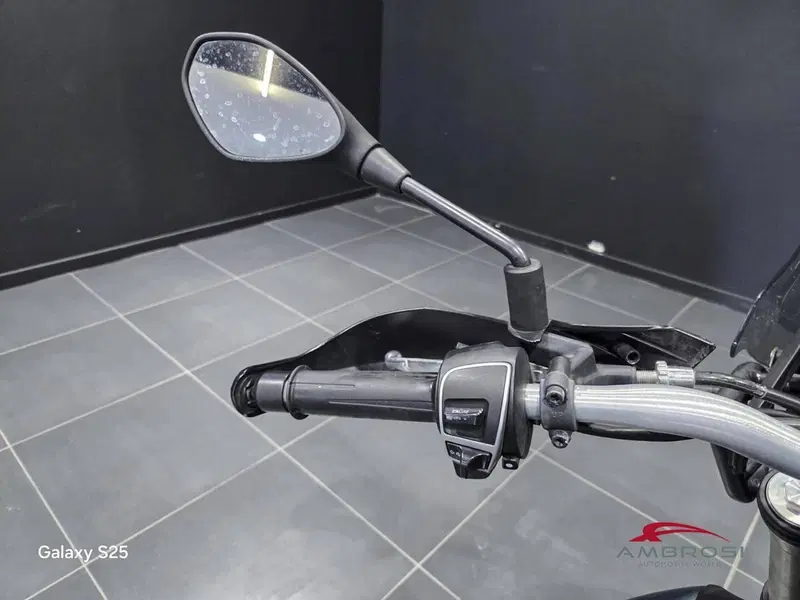 Moto Guzzi V85 TT (2021 - 23) (5)