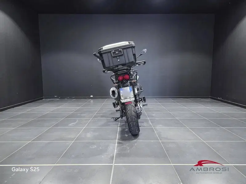 Moto Guzzi V85 TT (2021 - 23) (9)