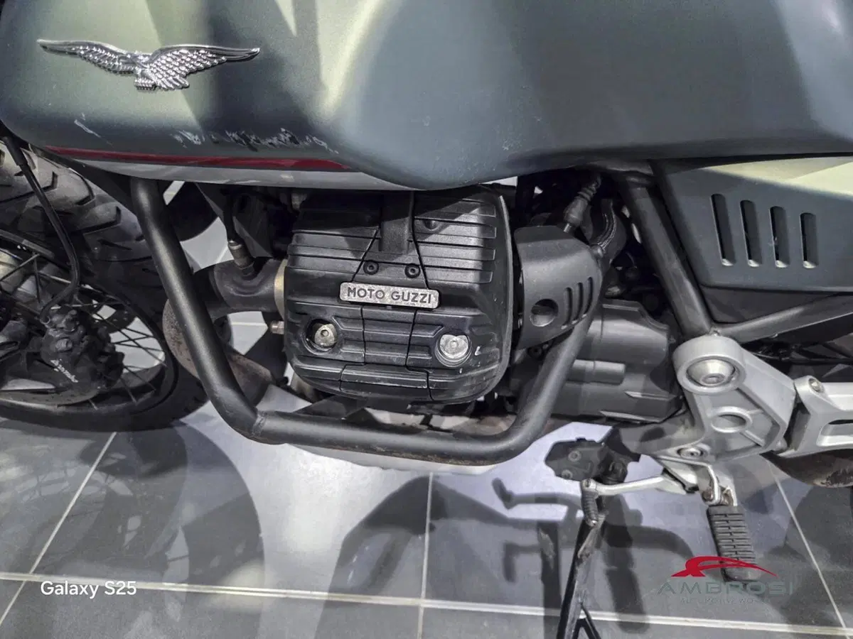 Moto Guzzi V85 TT (2021 - 23) (14)