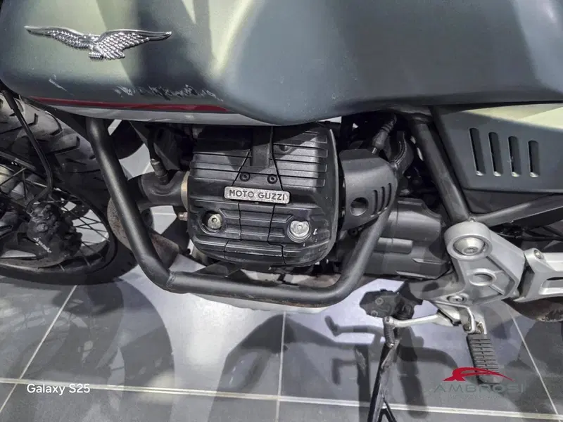 Moto Guzzi V85 TT (2021 - 23) (14)